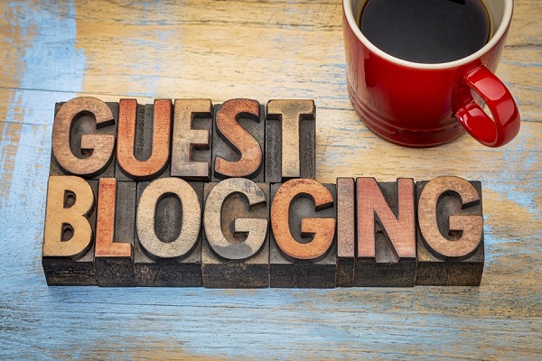 Guest Blogging Etiquette: 7 Crucial Do’s and Don’ts for 2025